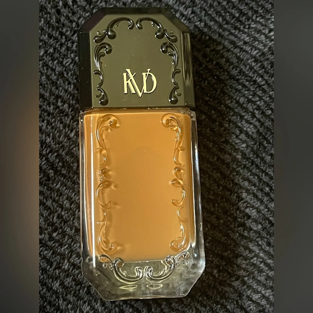 KVD Good Apple Tan 076 Full-Coverage Transfer-Proof Serum Foundation